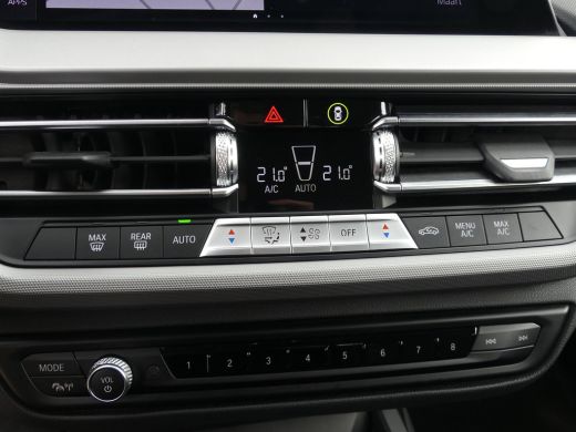 BMW 1 Serie 118i Business Edition | PARKEERSENSOREN V+A | APPLE CARPLAY / ANDRIOD AUTO | NAVI | ActivLease financial lease