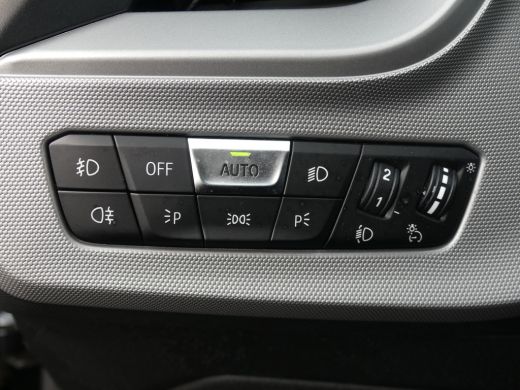 BMW 1 Serie 118i Business Edition | PARKEERSENSOREN V+A | APPLE CARPLAY / ANDRIOD AUTO | NAVI | ActivLease financial lease