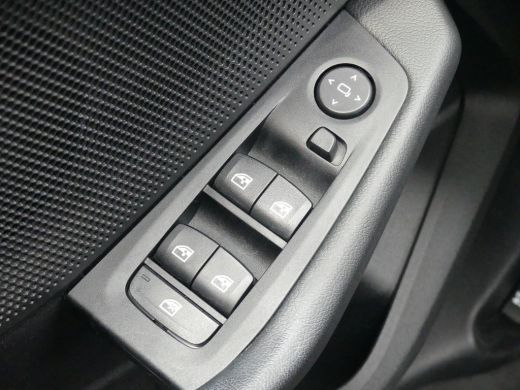 BMW 1 Serie 118i Business Edition | PARKEERSENSOREN V+A | APPLE CARPLAY / ANDRIOD AUTO | NAVI | ActivLease financial lease