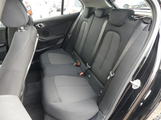 BMW 1 Serie 118i Business Edition | PARKEERSENSOREN V+A | APPLE CARPLAY / ANDRIOD AUTO | NAVI | ActivLease financial lease