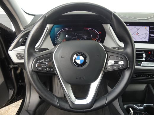 BMW 1 Serie 118i Business Edition | PARKEERSENSOREN V+A | APPLE CARPLAY / ANDRIOD AUTO | NAVI | ActivLease financial lease