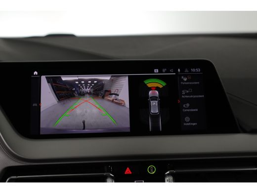 BMW 1 Serie 118i Executive Edition | Trekhaak afn. | Climate Control | Parkeersensoren | Navigatie | Apple Ca... ActivLease financial lease