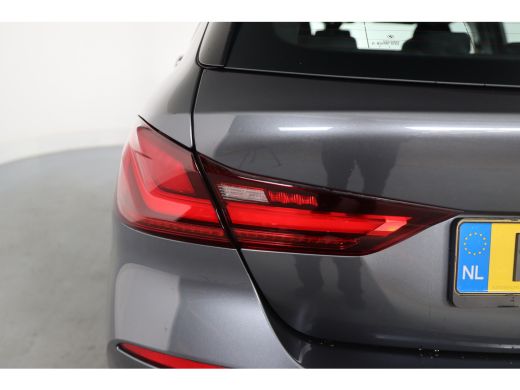 BMW 1 Serie 118i Executive Edition | Trekhaak afn. | Climate Control | Parkeersensoren | Navigatie | Apple Ca... ActivLease financial lease