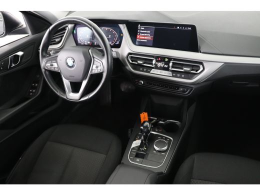 BMW 1 Serie 118i Executive Edition | Trekhaak afn. | Climate Control | Parkeersensoren | Navigatie | Apple Ca... ActivLease financial lease