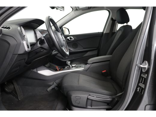 BMW 1 Serie 118i Executive Edition | Trekhaak afn. | Climate Control | Parkeersensoren | Navigatie | Apple Ca... ActivLease financial lease