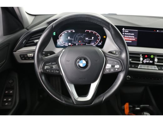 BMW 1 Serie 118i Executive Edition | Trekhaak afn. | Climate Control | Parkeersensoren | Navigatie | Apple Ca... ActivLease financial lease