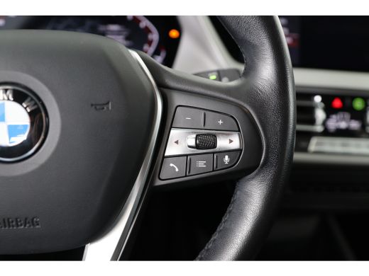 BMW 1 Serie 118i Executive Edition | Trekhaak afn. | Climate Control | Parkeersensoren | Navigatie | Apple Ca... ActivLease financial lease