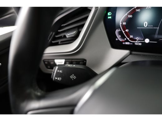 BMW 1 Serie 118i Executive Edition | Trekhaak afn. | Climate Control | Parkeersensoren | Navigatie | Apple Ca... ActivLease financial lease