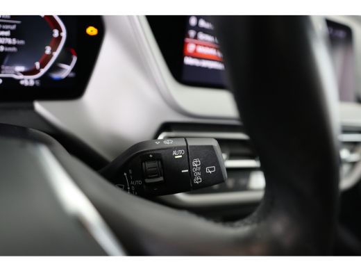 BMW 1 Serie 118i Executive Edition | Trekhaak afn. | Climate Control | Parkeersensoren | Navigatie | Apple Ca... ActivLease financial lease