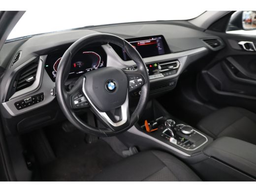 BMW 1 Serie 118i Executive Edition | Trekhaak afn. | Climate Control | Parkeersensoren | Navigatie | Apple Ca... ActivLease financial lease