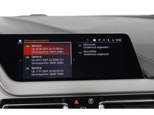 BMW 1 Serie 118i Executive Edition | Trekhaak afn. | Climate Control | Parkeersensoren | Navigatie | Apple Ca... ActivLease financial lease