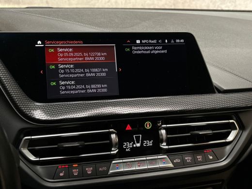 BMW 1 Serie 118i Sportline Automaat (APPLE CARPLAY, DEALER ONDERHOUDEN, GROOT NAVI, LEDER, CAMERA, STOELVERWA... ActivLease financial lease