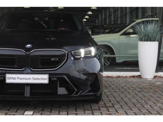 BMW M5 M5 Automaat / Panoramadak / M Multifunctionele voorstoelen / Stoelventilatie / Bowers & Wilkins /... ActivLease financial lease