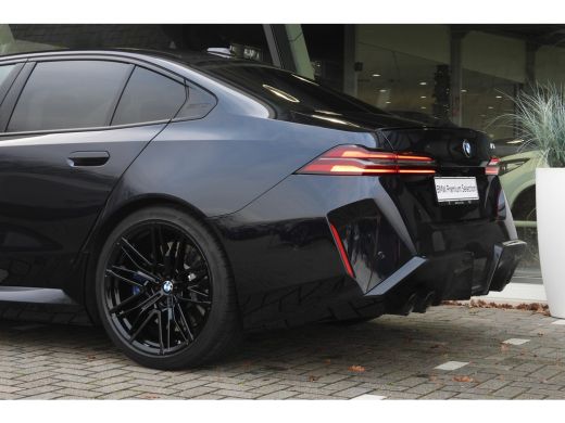 BMW M5 M5 Automaat / Panoramadak / M Multifunctionele voorstoelen / Stoelventilatie / Bowers & Wilkins /... ActivLease financial lease