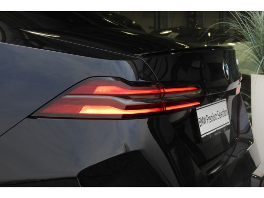 BMW M5 M5 Automaat / Panoramadak / M Multifunctionele voorstoelen / Stoelventilatie / Bowers & Wilkins /... ActivLease financial lease