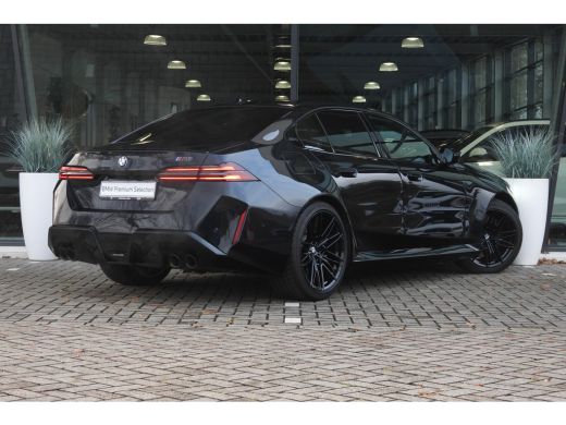 BMW M5 M5 Automaat / Panoramadak / M Multifunctionele voorstoelen / Stoelventilatie / Bowers & Wilkins /... ActivLease financial lease