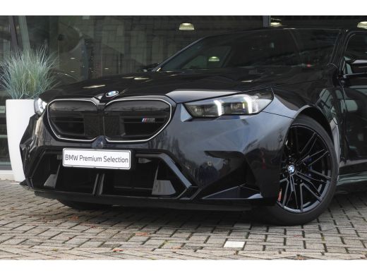 BMW M5 M5 Automaat / Panoramadak / M Multifunctionele voorstoelen / Stoelventilatie / Bowers & Wilkins /... ActivLease financial lease