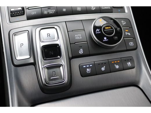 Hyundai Santa Fe 1.6 T-GDI HEV Premium Sky Open-dak/Trekhaak/Winter-pack/Memory-stoel/360-camera ActivLease financial lease