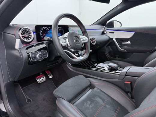 Mercedes-Benz CLA 250e AMG // Panoramadak // Carplay // MultiBeam LED // Sfeerverlichting // Night pakket // Keyles... ActivLease financial lease