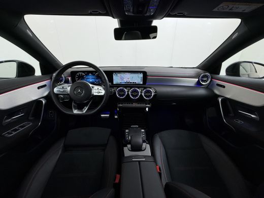 Mercedes-Benz CLA 250e AMG // Panoramadak // Carplay // MultiBeam LED // Sfeerverlichting // Night pakket // Keyles... ActivLease financial lease