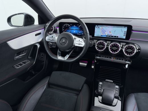 Mercedes-Benz CLA 250e AMG // Panoramadak // Carplay // MultiBeam LED // Sfeerverlichting // Night pakket // Keyles... ActivLease financial lease