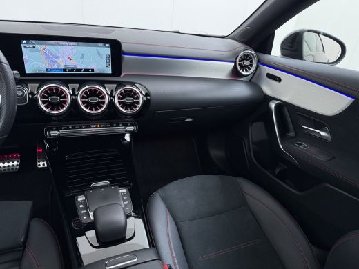 Mercedes-Benz CLA 250e AMG // Panoramadak // Carplay // MultiBeam LED // Sfeerverlichting // Night pakket // Keyles... ActivLease financial lease