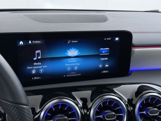 Mercedes-Benz CLA 250e AMG // Panoramadak // Carplay // MultiBeam LED // Sfeerverlichting // Night pakket // Keyles... ActivLease financial lease