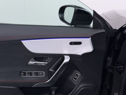 Mercedes-Benz CLA 250e AMG // Panoramadak // Carplay // MultiBeam LED // Sfeerverlichting // Night pakket // Keyles... ActivLease financial lease