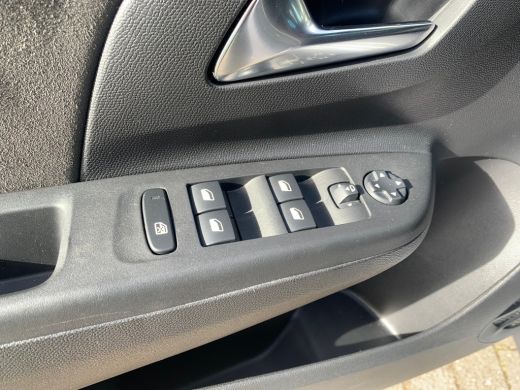 Opel Corsa 1.2 Ultimate Airco | Alcantara | Camera | Cruise Control | Keyless | LED | LMV 16" | Navi | PDC V... ActivLease financial lease