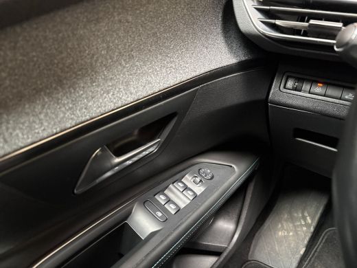 Peugeot 5008 1.2 PureTech Allure 7 Persoons (APPLE CARPLAY, GROOT NAVI, 360 CAMERA, LEDER, SPORTSTOELEN, GETIN... ActivLease financial lease