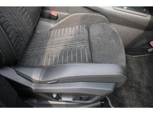 Peugeot 5008 1.6 Plug-in Hybrid 195 GT | Automaat | Panorama/schuifdak | Luxe stoelen | Origineel NL auto | 7... ActivLease financial lease