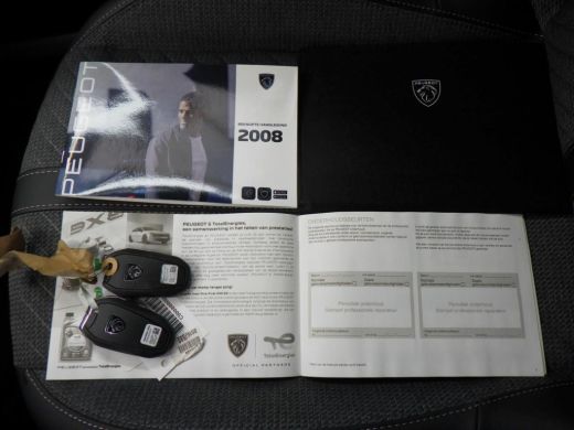 Peugeot e-2008 EV Allure Avantage 54 kWh | 3-Fase | Apple Carplay & Android Auto | Achteruitrijcamera | Navigati... ActivLease financial lease