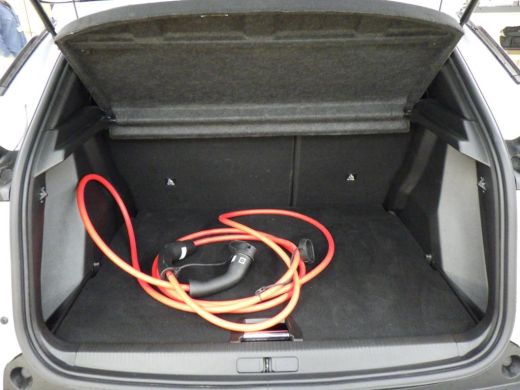 Peugeot e-2008 EV Allure Avantage 54 kWh | 3-Fase | Apple Carplay & Android Auto | Achteruitrijcamera | Navigati... ActivLease financial lease