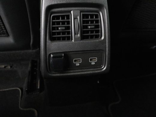 Renault Captur 1.6 E-Tech full hybrid 145 iconic | Carplay | LED | PDC | Cruise control | Climate control | Navi... ActivLease financial lease