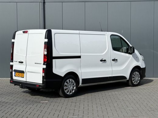 Renault Trafic 1.6 dCi 126 PK / L1H1 / 1e EIG. MOOIE BUS / ECC AIRCO / CRUISE / TREKHAAK / NAVI / CAMERA ActivLease financial lease