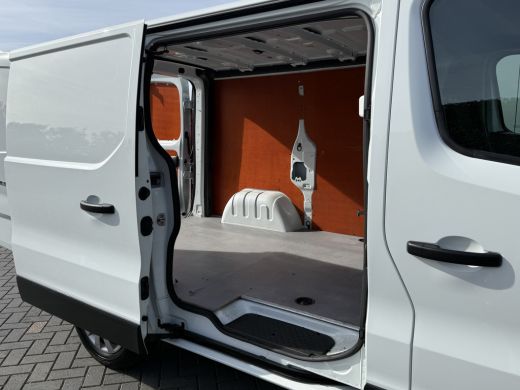 Renault Trafic 1.6 dCi 126 PK / L1H1 / 1e EIG. MOOIE BUS / ECC AIRCO / CRUISE / TREKHAAK / NAVI / CAMERA ActivLease financial lease