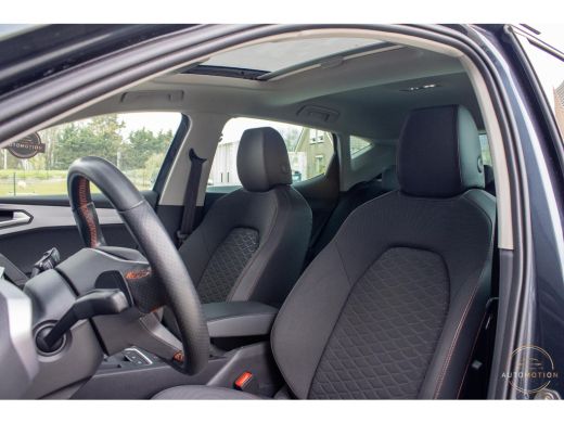 Seat Leon 1.4 TSI eHybrid PHEV FR PANO STOELVERWARMING SFEERVERLICHTING ActivLease financial lease