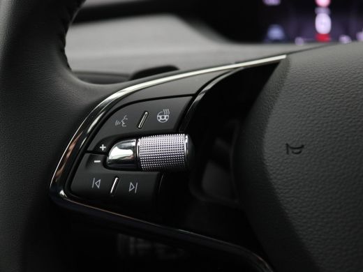 Skoda Enyaq iV 60 Selection 170PK Aut. Warmtepomp, Achteruitrijcamera, Keyless, Adaptieve Cruise Control, Side A... ActivLease financial lease