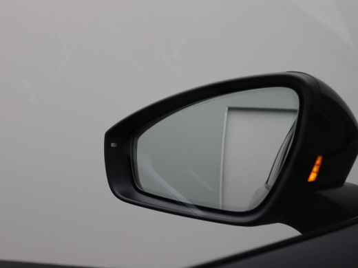 Skoda Enyaq iV 60 Selection 170PK Aut. Warmtepomp, Achteruitrijcamera, Keyless, Adaptieve Cruise Control, Side A... ActivLease financial lease