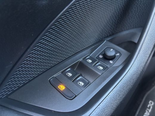 Skoda Octavia Combi 1.0 e-TSI Business Edition | Sfeerverlichting | Parkeersensoren | Apple Carplay | Lane Assist ActivLease financial lease