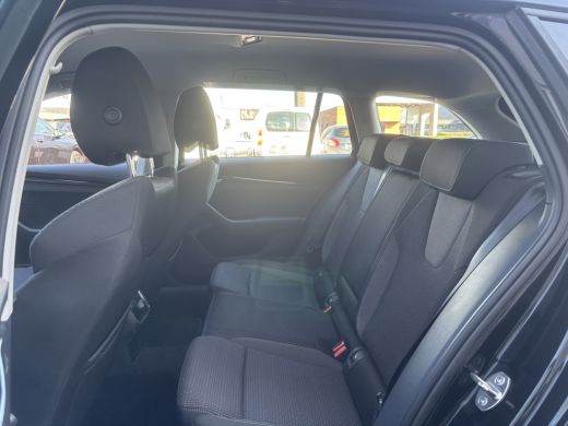 Skoda Octavia Combi 1.0 e-TSI Business Edition | Sfeerverlichting | Parkeersensoren | Apple Carplay | Lane Assist ActivLease financial lease