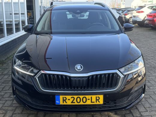 Skoda Octavia Combi 1.0 e-TSI Business Edition | Sfeerverlichting | Parkeersensoren | Apple Carplay | Lane Assist ActivLease financial lease