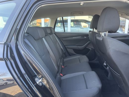 Skoda Octavia Combi 1.0 e-TSI Business Edition | Sfeerverlichting | Parkeersensoren | Apple Carplay | Lane Assist ActivLease financial lease