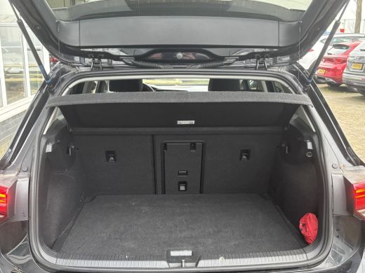 Volkswagen Golf 1.5 TSI Style | Trekhaak | Sfeerverlichting | Stoel & Stuurverwarming | Adaptieve Cruise ActivLease financial lease