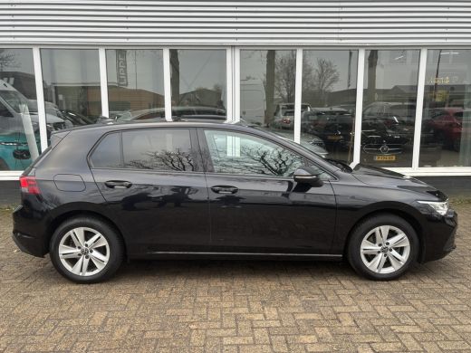 Volkswagen Golf 1.5 TSI Style | Trekhaak | Sfeerverlichting | Stoel & Stuurverwarming | Adaptieve Cruise ActivLease financial lease