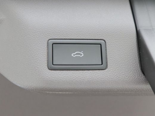 Volkswagen Multivan 1.4 eHybrid 218 Pk L2H1 Life Business 7 Persoons | Stoelverwarming | Camera | Climatronic | CarPl... ActivLease financial lease