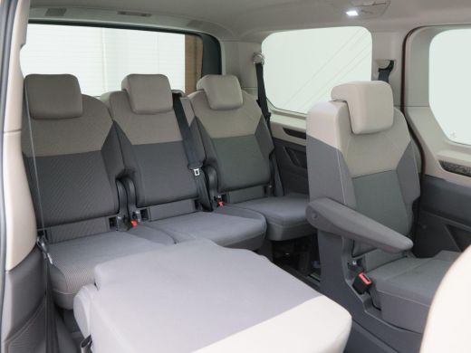 Volkswagen Multivan 1.4 eHybrid 218 Pk L2H1 Life Business 7 Persoons | Stoelverwarming | Camera | Climatronic | CarPl... ActivLease financial lease