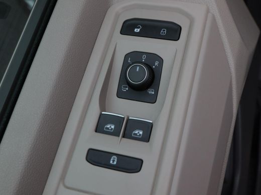 Volkswagen Multivan 1.4 eHybrid 218 Pk L2H1 Life Business 7 Persoons | Stoelverwarming | Camera | Climatronic | CarPl... ActivLease financial lease