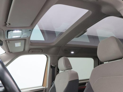 Volkswagen Multivan 1.4 eHybrid 218 Pk L2H1 Life Business 7 Persoons | Stoelverwarming | Camera | Climatronic | CarPl... ActivLease financial lease