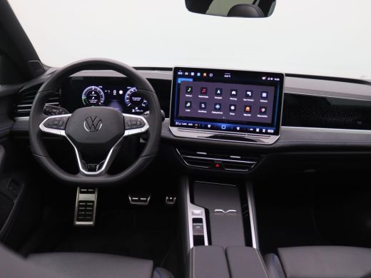Volkswagen Passat Variant 1.5 eHybrid R-Line Edition 272PK DSG SOH 100%, Pano-Schuifdak, Trekhaak, Black Style, Led... ActivLease financial lease